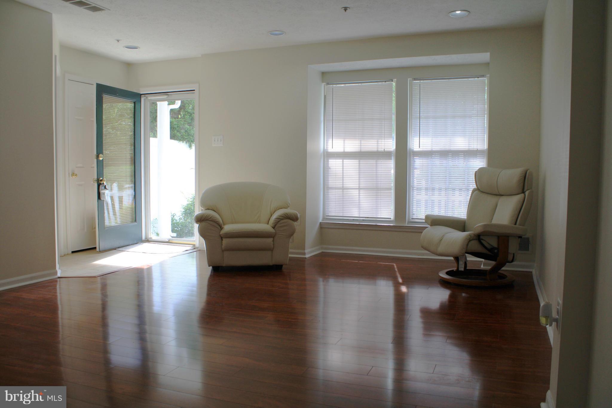 4143 Maple Path Circle, Unit 74 Nottingham, MD 21236 - Photo 5 of 11 Living Room