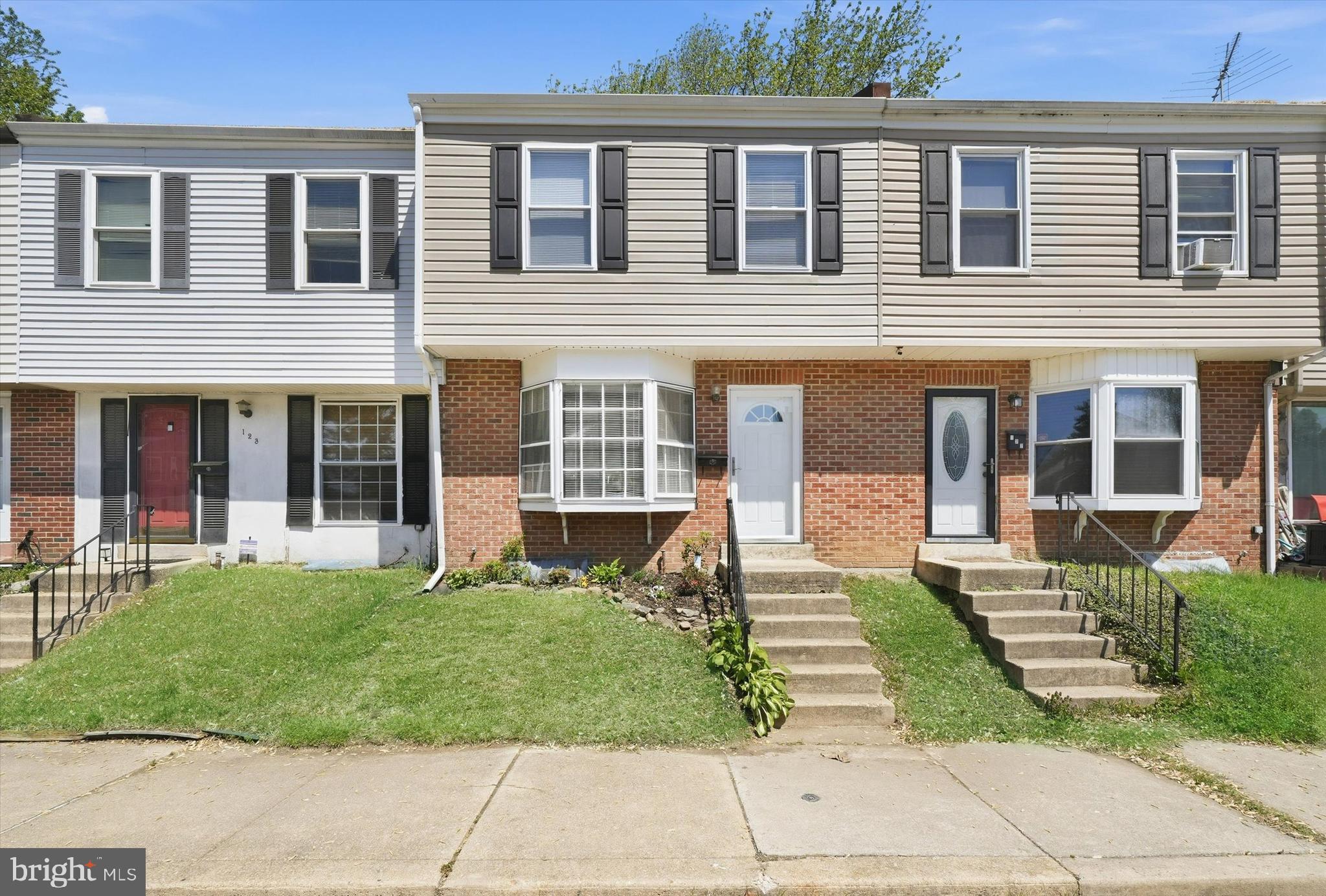 125 Elliot Street Newark, DE 19713 - Photo 1 of 32 front view of a house with a yard