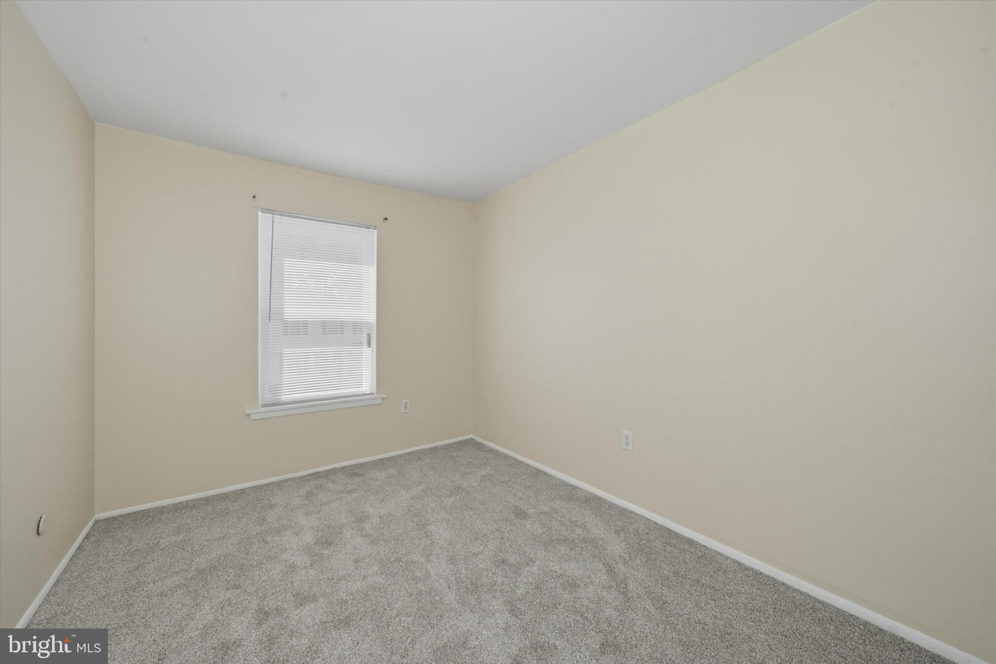 125 Elliot Street Newark, DE 19713 - Photo 19 of 32 an empty room with a window