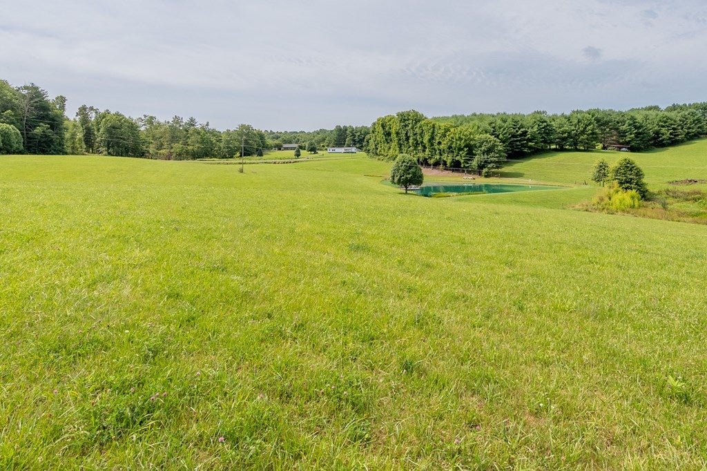 1972 Hunters Ridge Road, Unit 39112 Hillsville, VA 24343 - Photo 17 of 33 Gallery Image 17