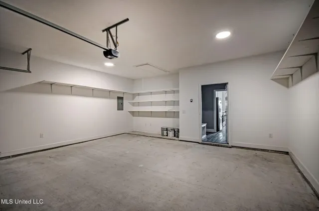 $2,350 | 119 Southern Oak Way, Canton, MS 39046