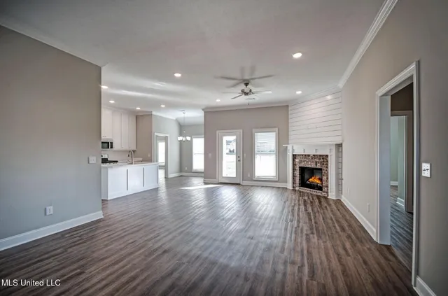 $2,350 | 119 Southern Oak Way, Canton, MS 39046