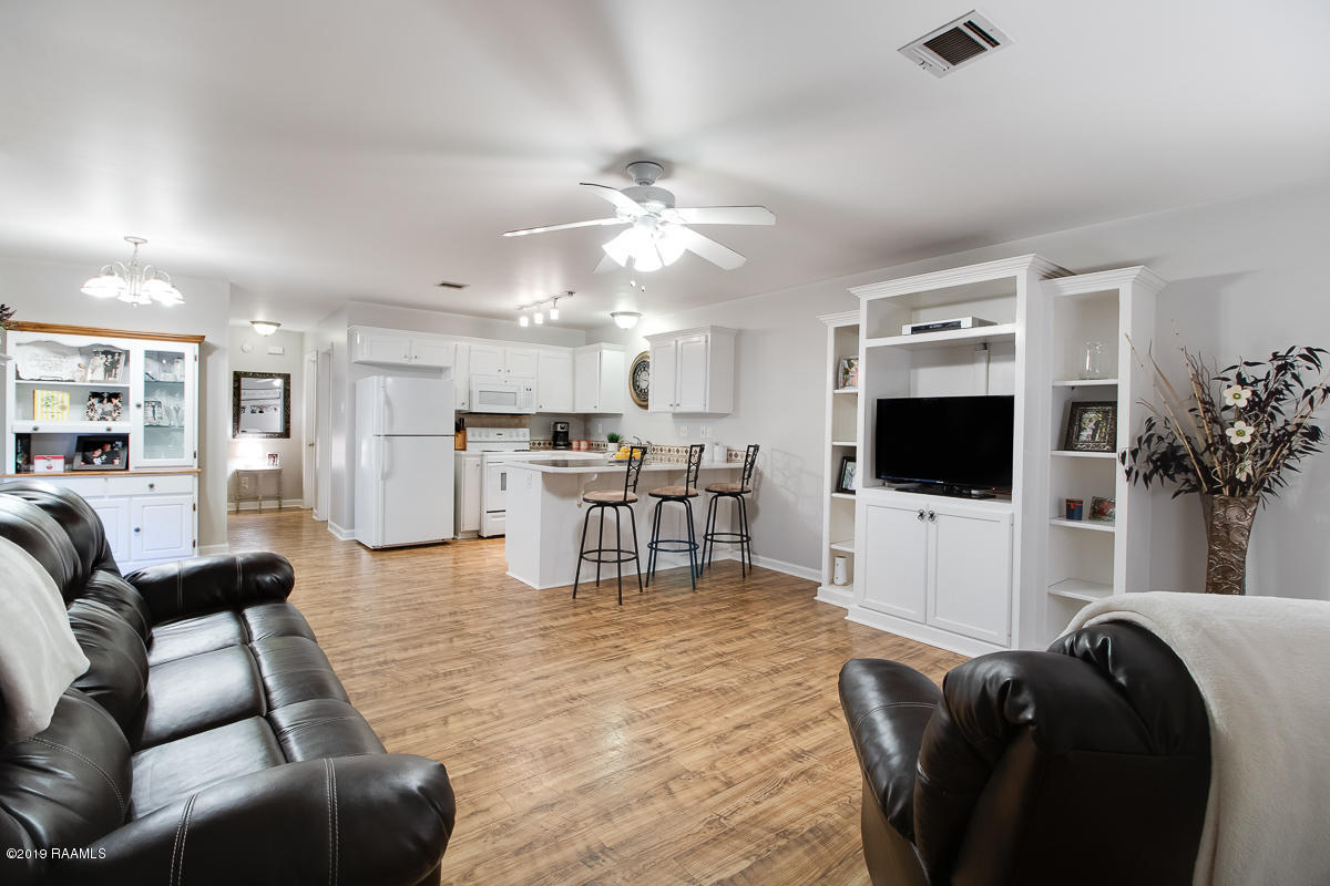 107 B Conquest Road Youngsville, LA 70592 - Photo 3 of 15 Gallery Image 3