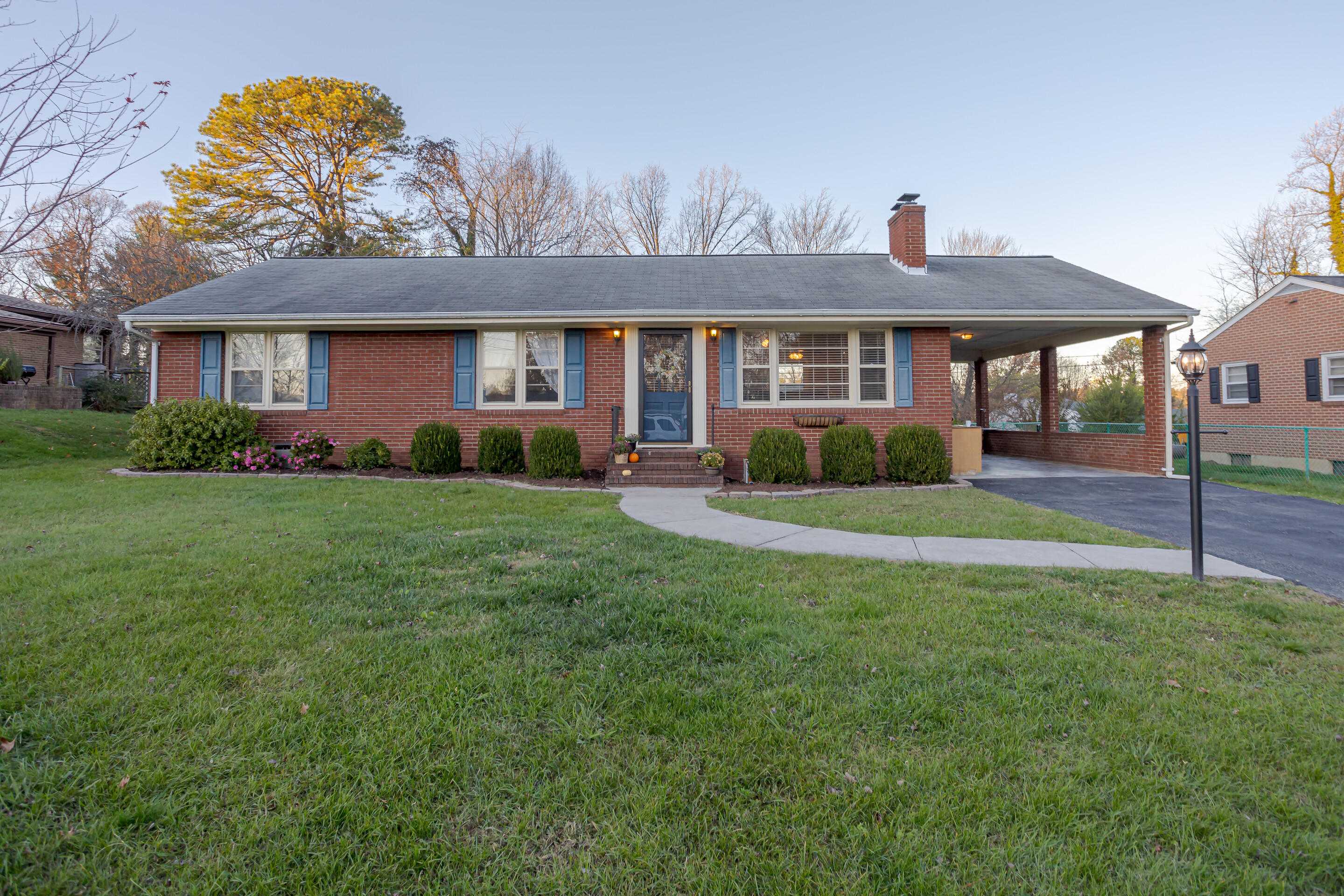 4469 Stonewall Road Northwest Roanoke, VA 24017 - Photo 1 of 27 front