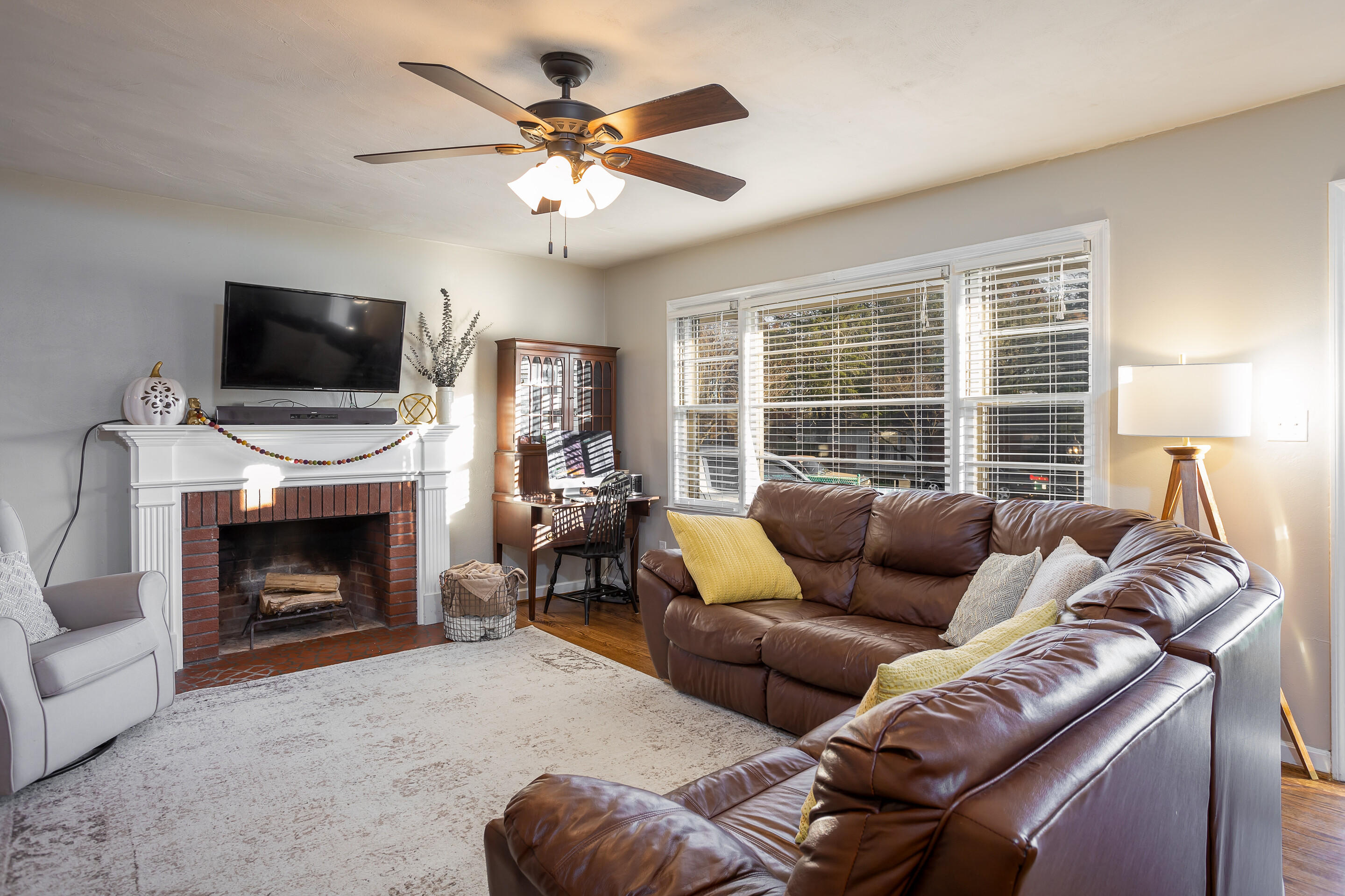 4469 Stonewall Road Northwest Roanoke, VA 24017 - Photo 3 of 27 05_4469_Stonewall_Rd_NW5_mls