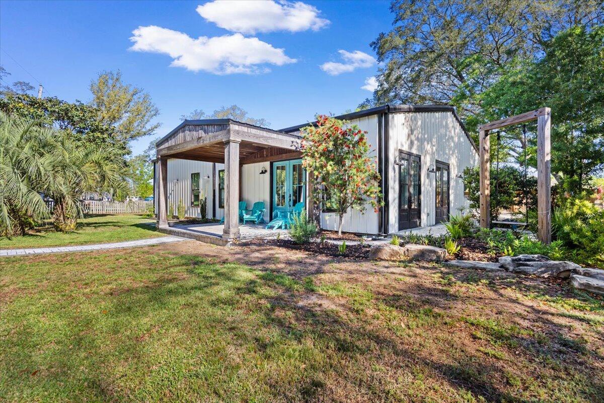 a view of a house with backyard and porch