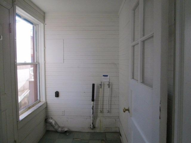 120 Freeman Road Central Point, OR 97502 - Photo 8 of 16 a bathroom with a window