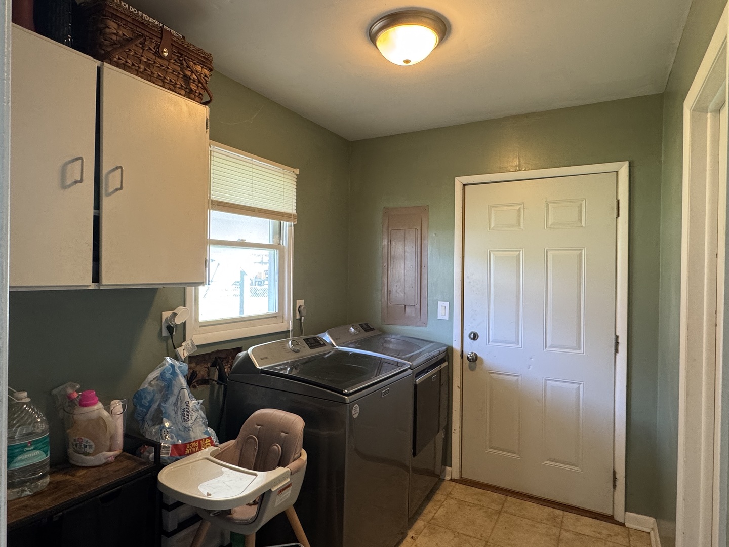 419 East Cleveland Street Cullom, IL 60929 - Photo 13 of 14 a room with furniture and window