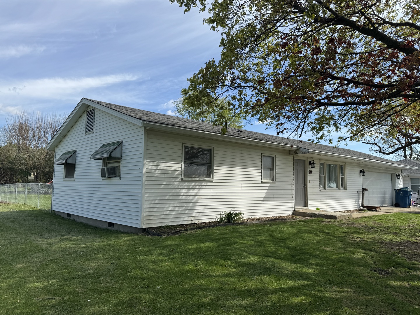 419 East Cleveland Street Cullom, IL 60929 - Photo 3 of 14 a front view of house with yard and green space