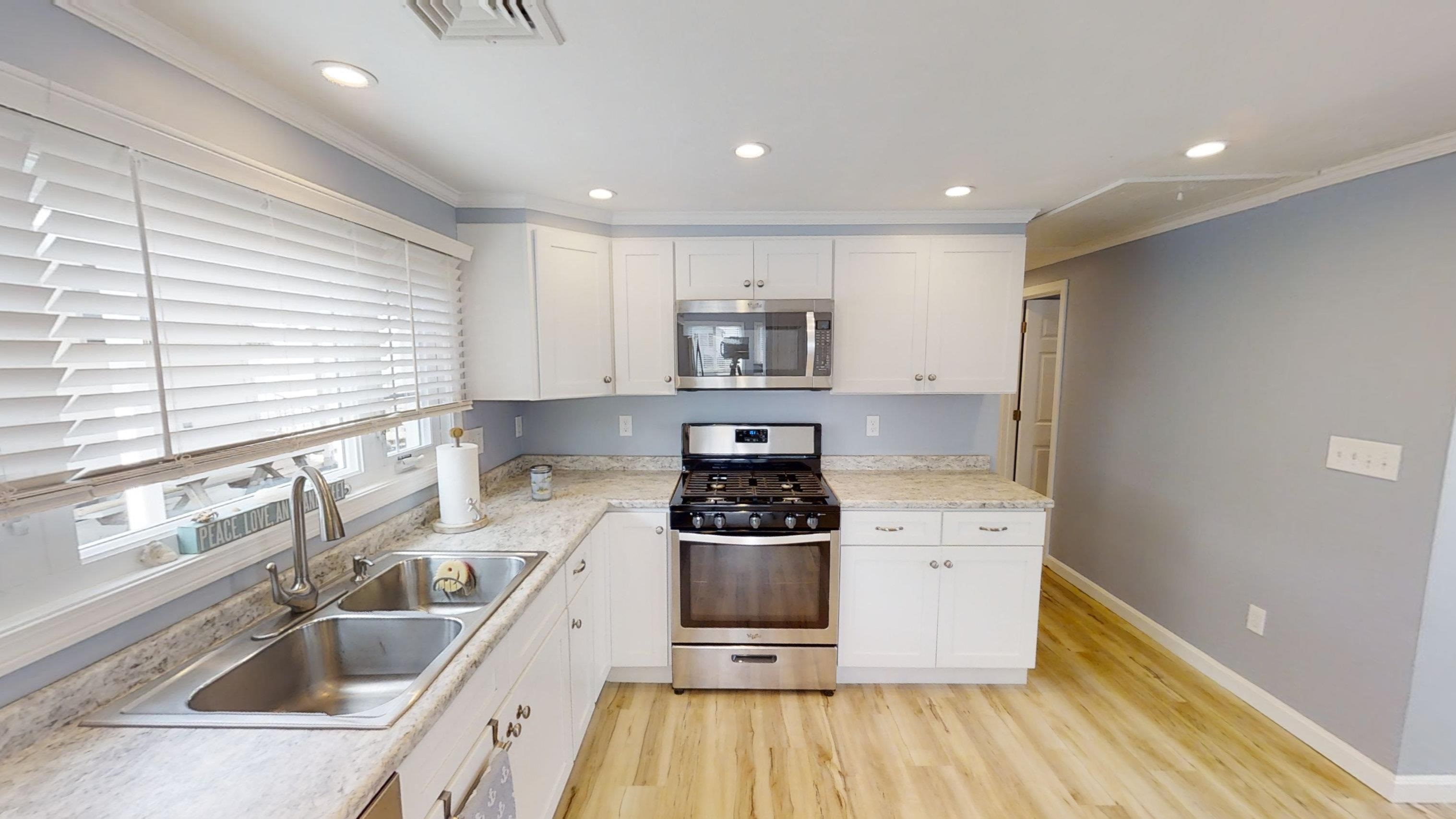 70 Brown Avenue Hampton, NH 03842 - Photo 13 of 31