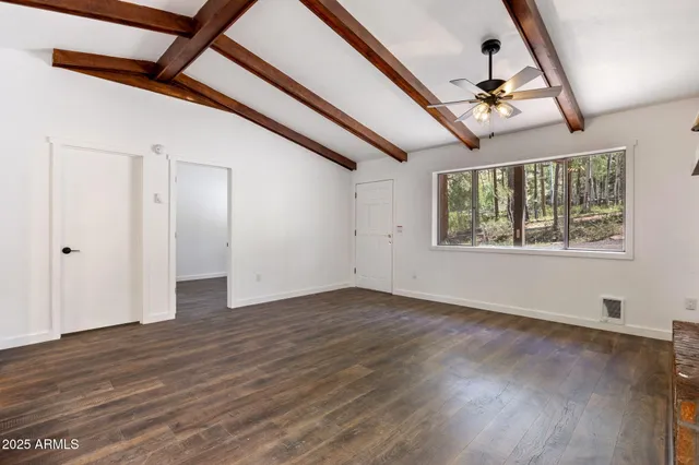 a view of a house with backyard and garden