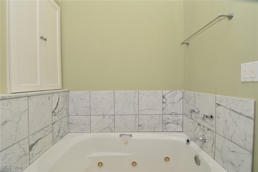 2861 Lee Road Cleveland, OH 44120 - Photo 37 of 49