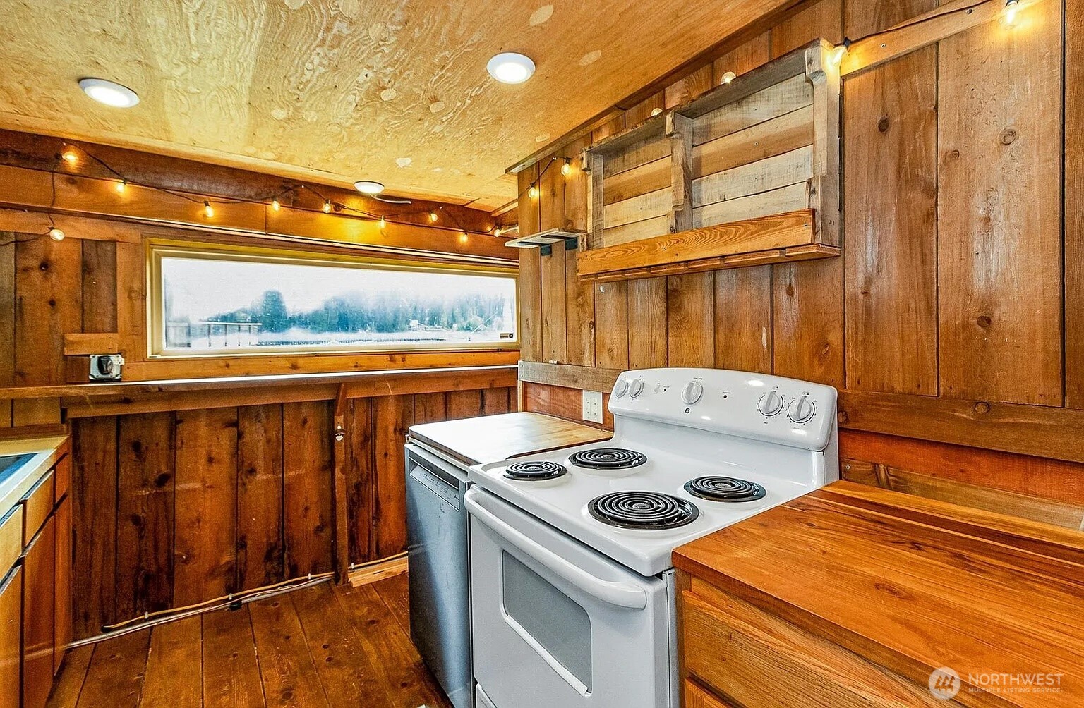 1103 Southwest Roesiger Road Snohomish, WA 98290 - Photo 22 of 32 a kitchen that has a stove and a table