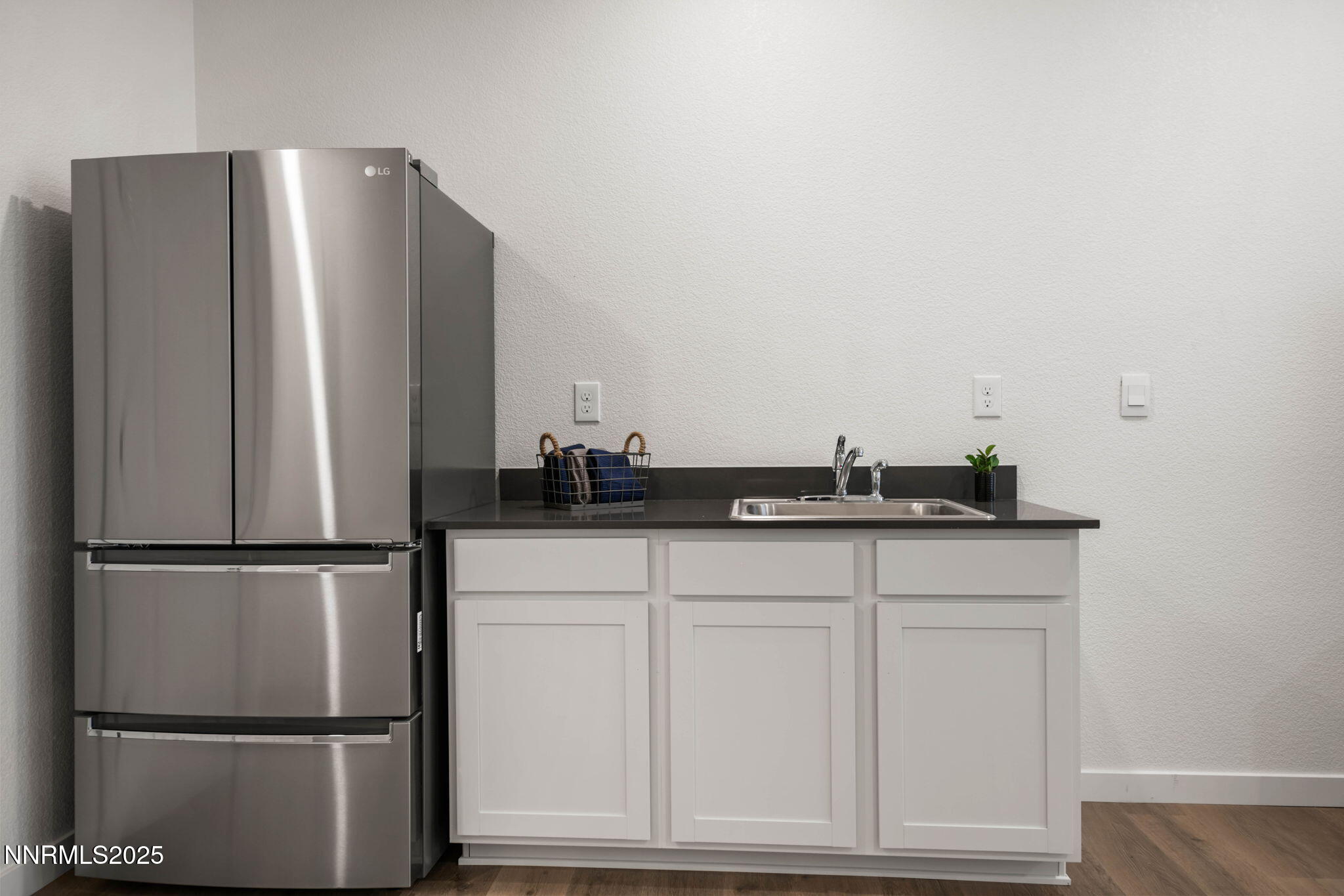 707 Butte Crk Road Dayton, NV 89403 - Photo 43 of 50 a kitchen with appliances and cabinets