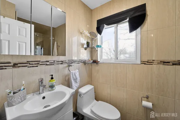 $842,000 | 17 Willow Drive, Old Bridge, NJ 08857