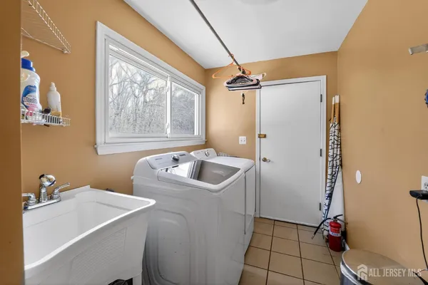 $842,000 | 17 Willow Drive, Old Bridge, NJ 08857