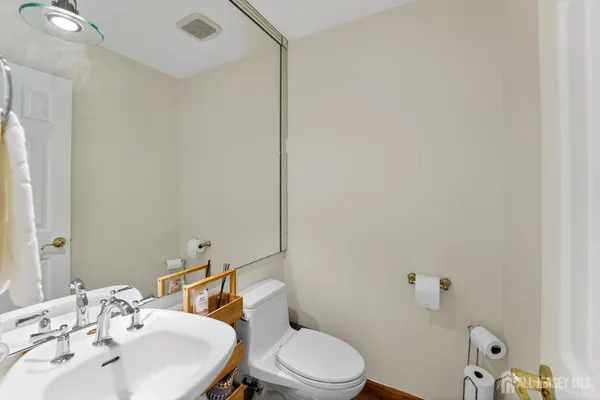 $842,000 | 17 Willow Drive, Old Bridge, NJ 08857