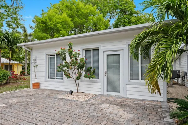 $2,300 | 4 Transylvania Avenue, Unit B, Key Largo, FL 33037