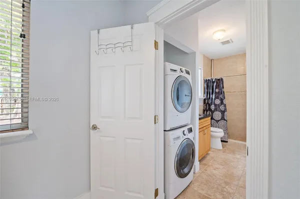 $2,300 | 4 Transylvania Avenue, Unit B, Key Largo, FL 33037