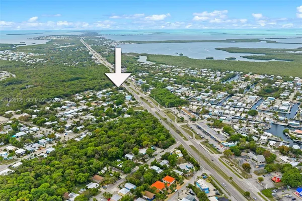 $2,300 | 4 Transylvania Avenue, Unit B, Key Largo, FL 33037