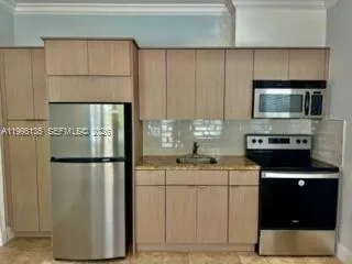 $2,590 | 4 Transylvania Avenue, Unit B, Key Largo, FL 33037