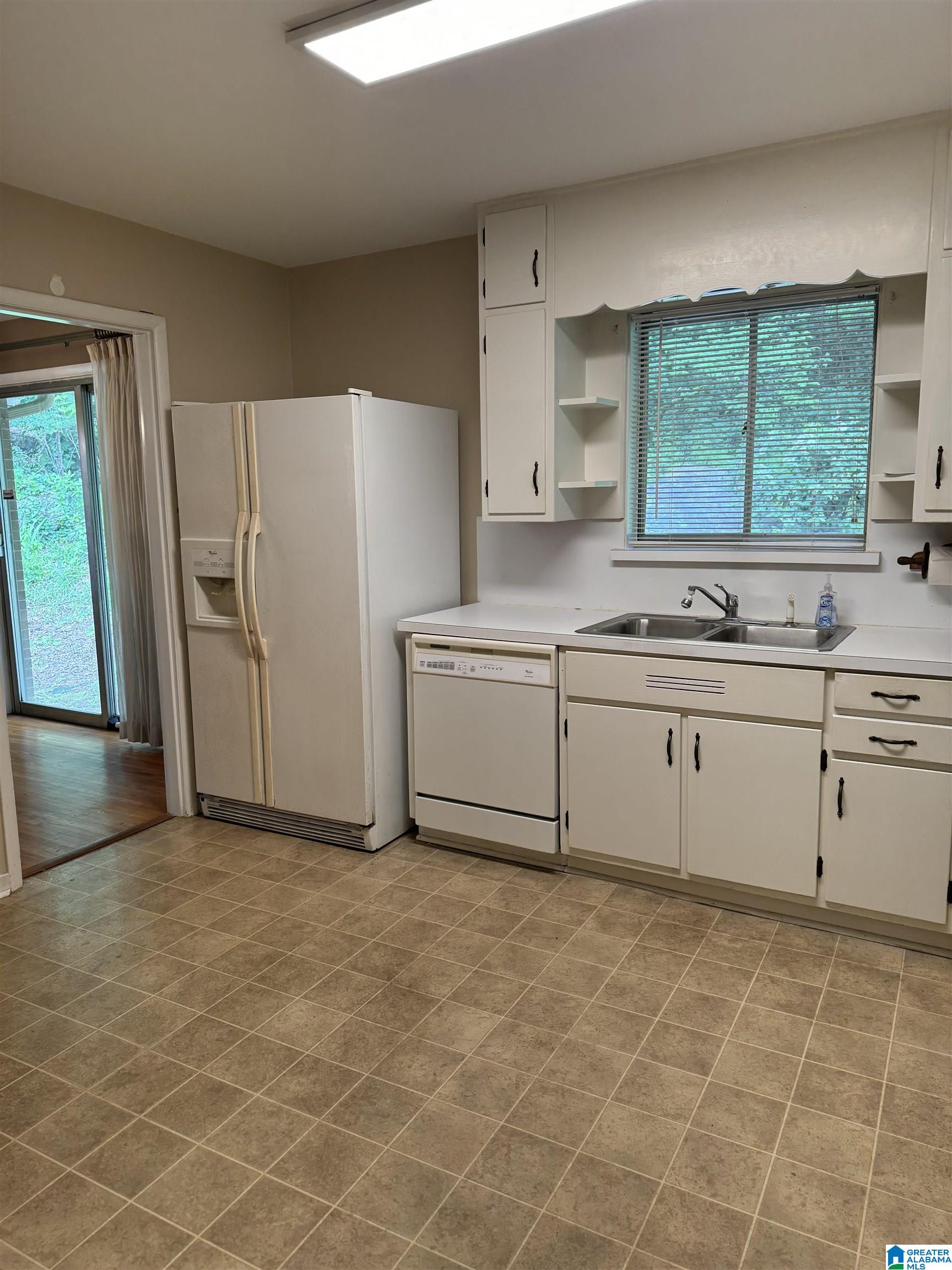 907 Barnisdale Road Birmingham, AL 35235 - Photo 5 of 19