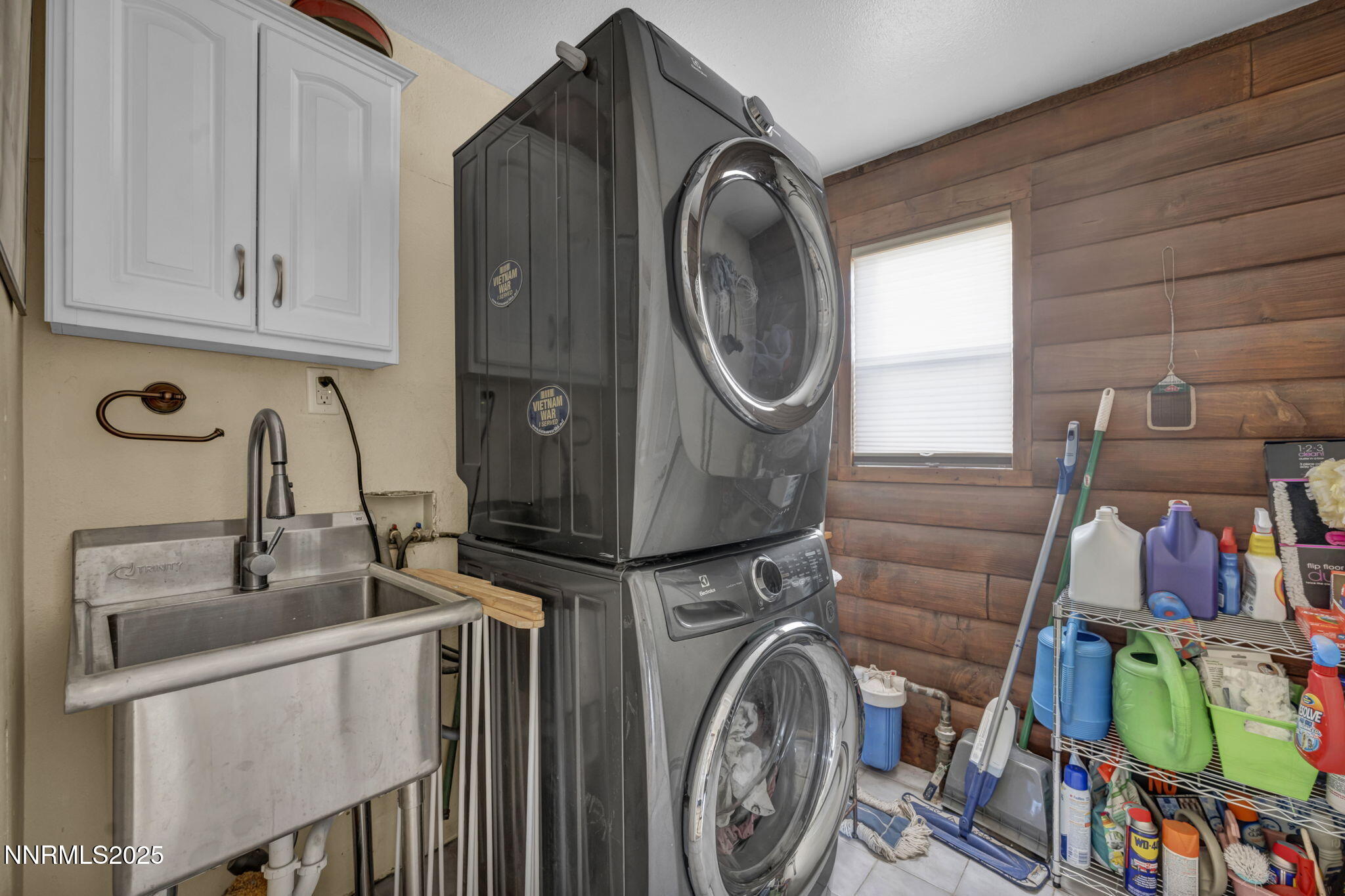 15034 North Red Rock Road Reno, NV 89508 - Photo 24 of 40 a utility room with dryer and washer