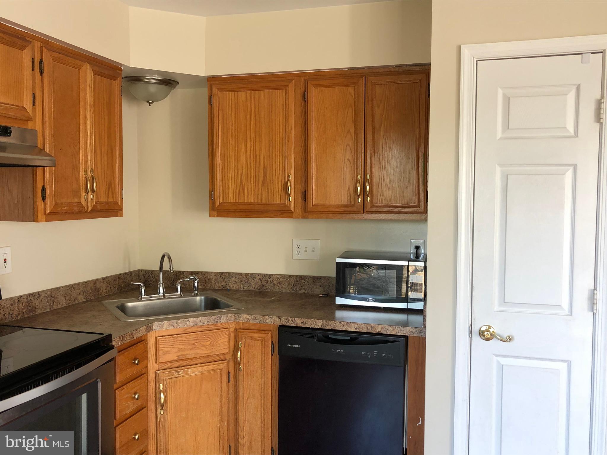 6412 View Point Court Frederick, MD 21703 - Photo 10 of 38 a kitchen with granite countertop a sink stove and cabinets