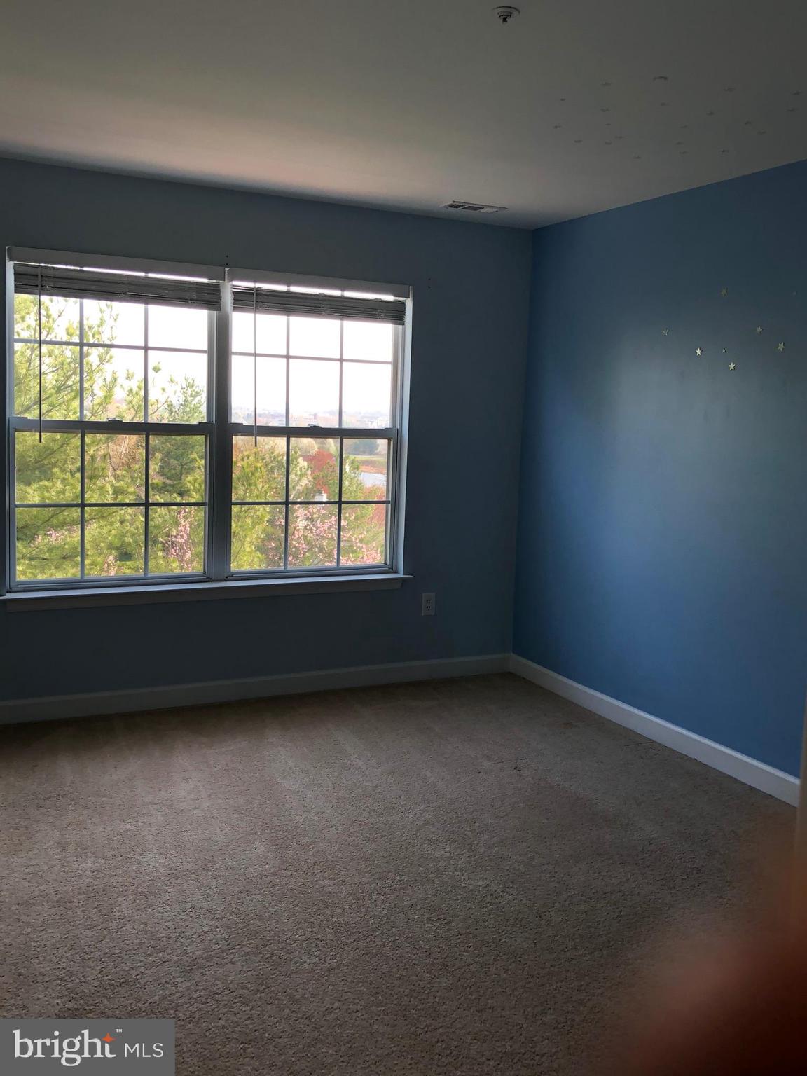 6412 View Point Court Frederick, MD 21703 - Photo 18 of 38 an empty room with a window