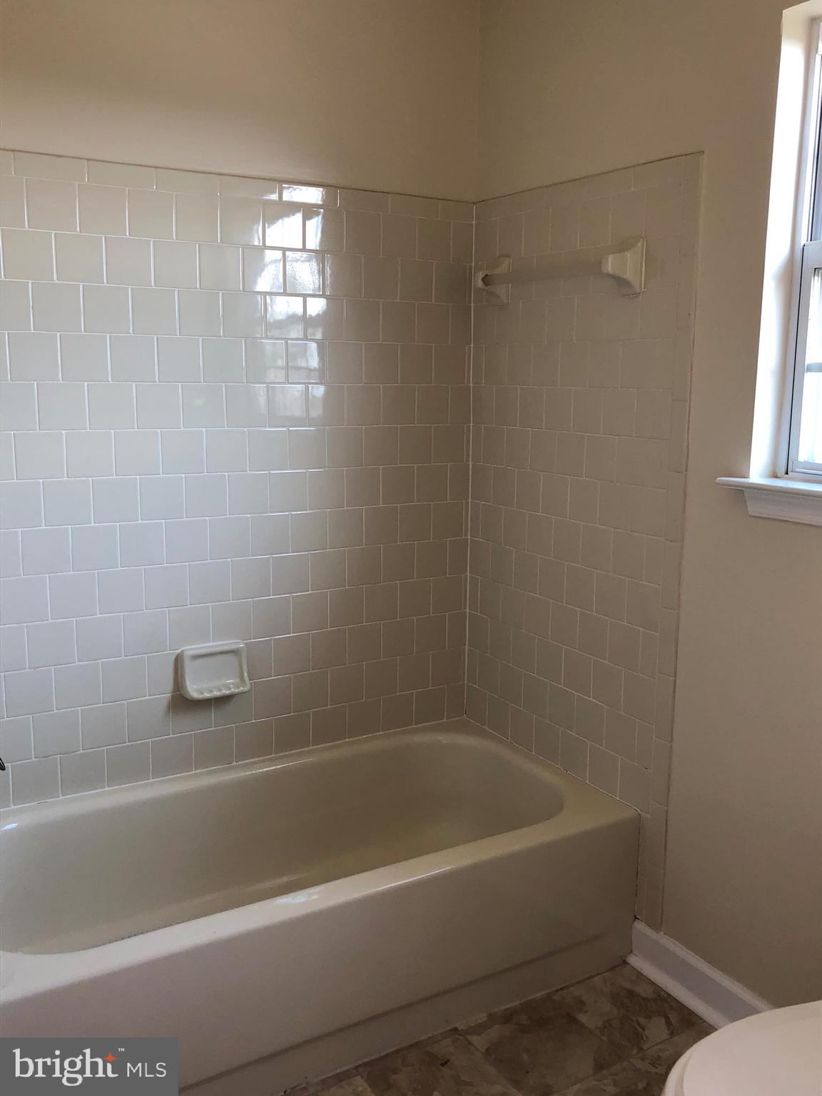 6412 View Point Court Frederick, MD 21703 - Photo 20 of 38 a bathroom with a bathtub