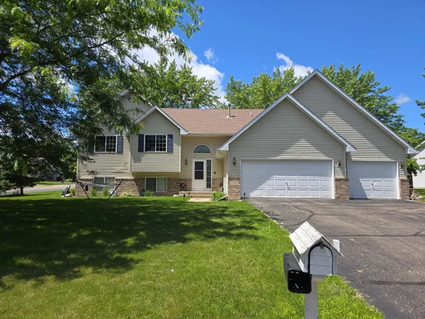 $317,500 | 1201 Hemlock Circle, Buffalo, MN 55313