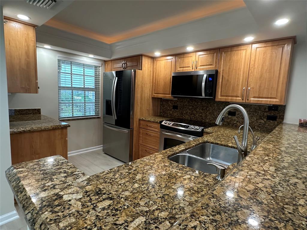 3510 Oaks Way, Unit 801 Pompano Beach, FL 33069 - Photo 13 of 37