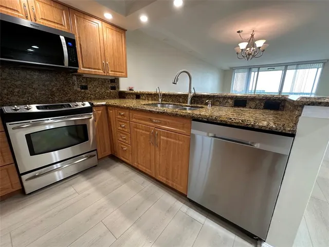 $2,600 | 3510 Oaks Way, Unit 801, Pompano Beach, FL 33069