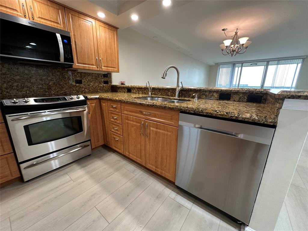 3510 Oaks Way, Unit 801 Pompano Beach, FL 33069 - Photo 17 of 37