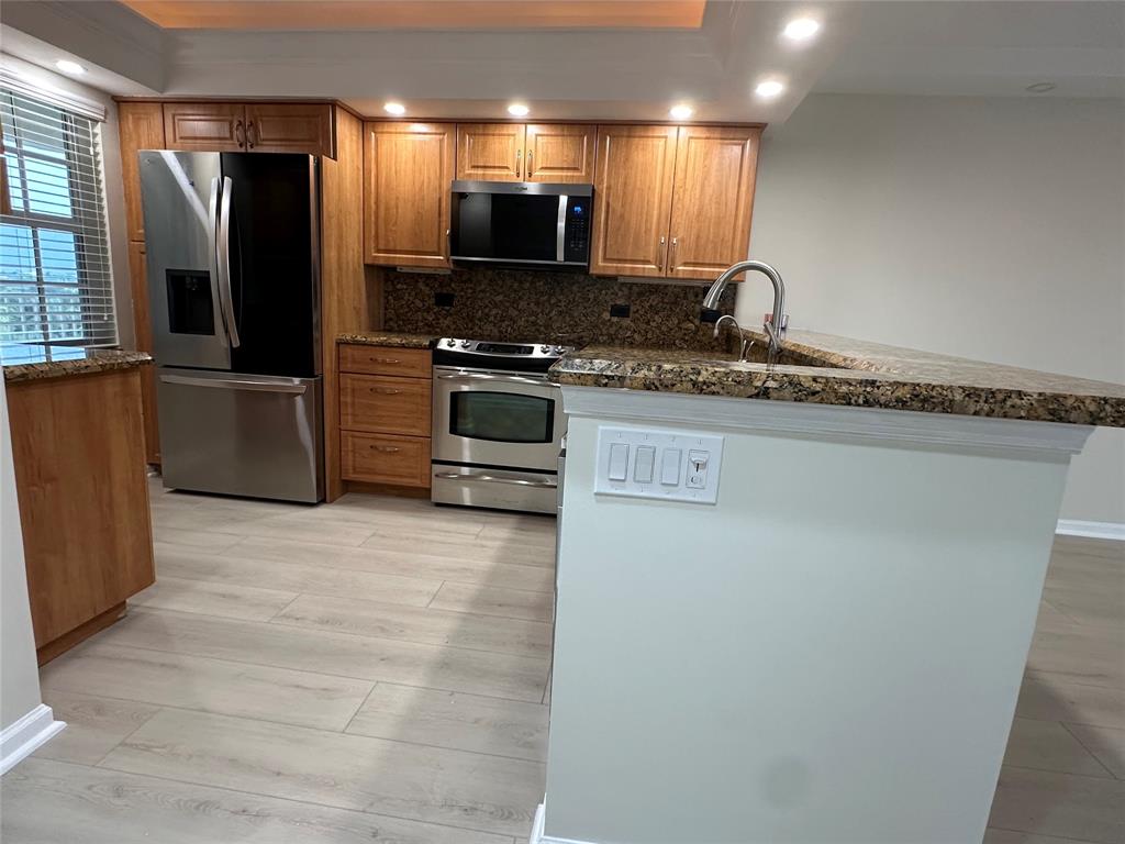 3510 Oaks Way, Unit 801 Pompano Beach, FL 33069 - Photo 18 of 37