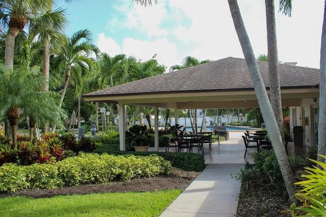 $2,600 | 3510 Oaks Way, Unit 801, Pompano Beach, FL 33069