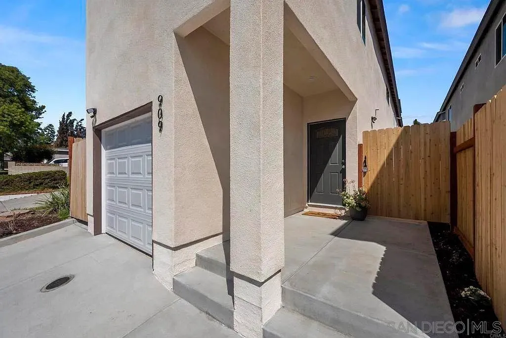 909 Concepcion Avenue Spring Valley, CA 91977 - Photo 3 of 27 a view of a entryway