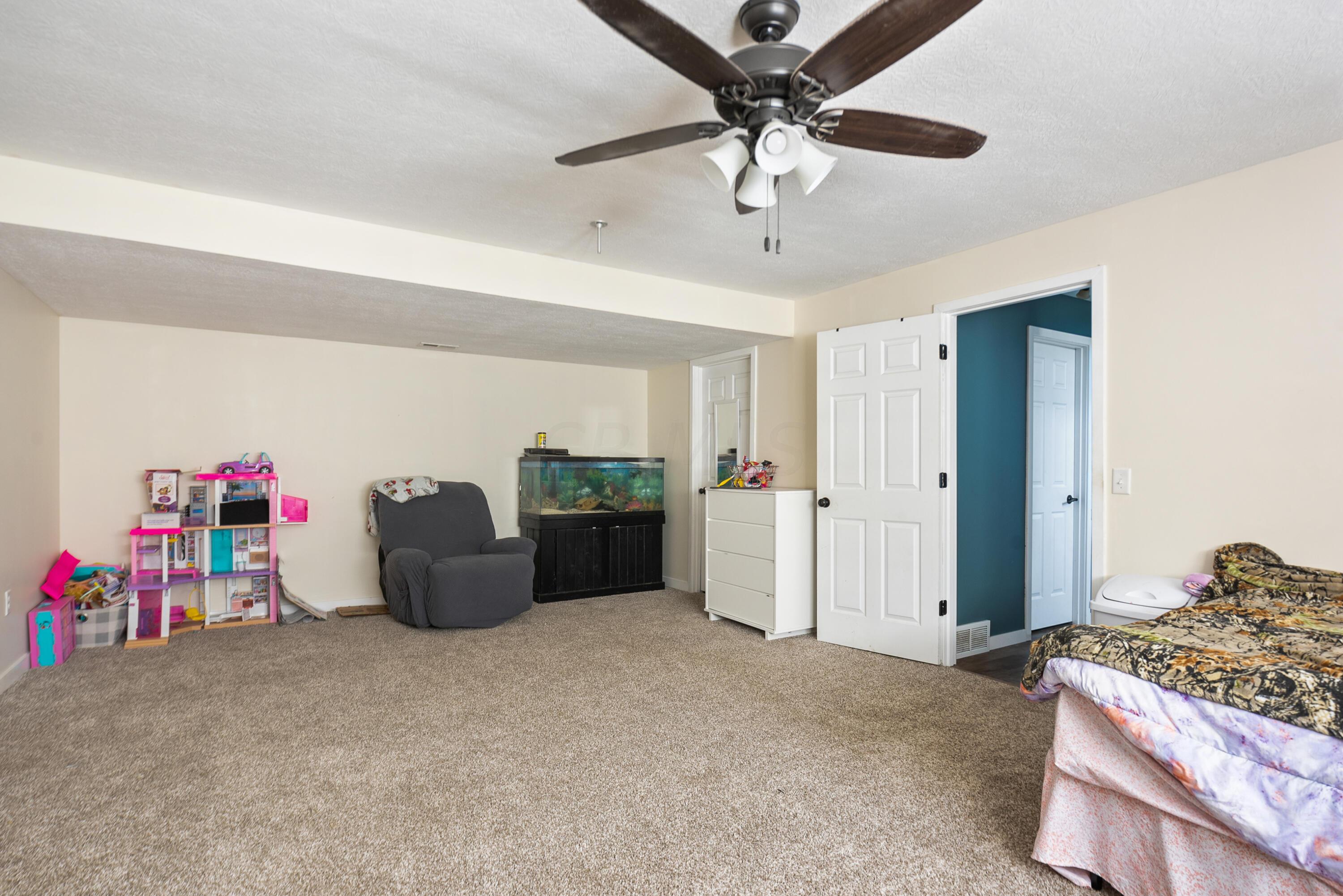 3050 Meister Road Southwest Lancaster, OH 43130 - Photo 22 of 41 Family Room