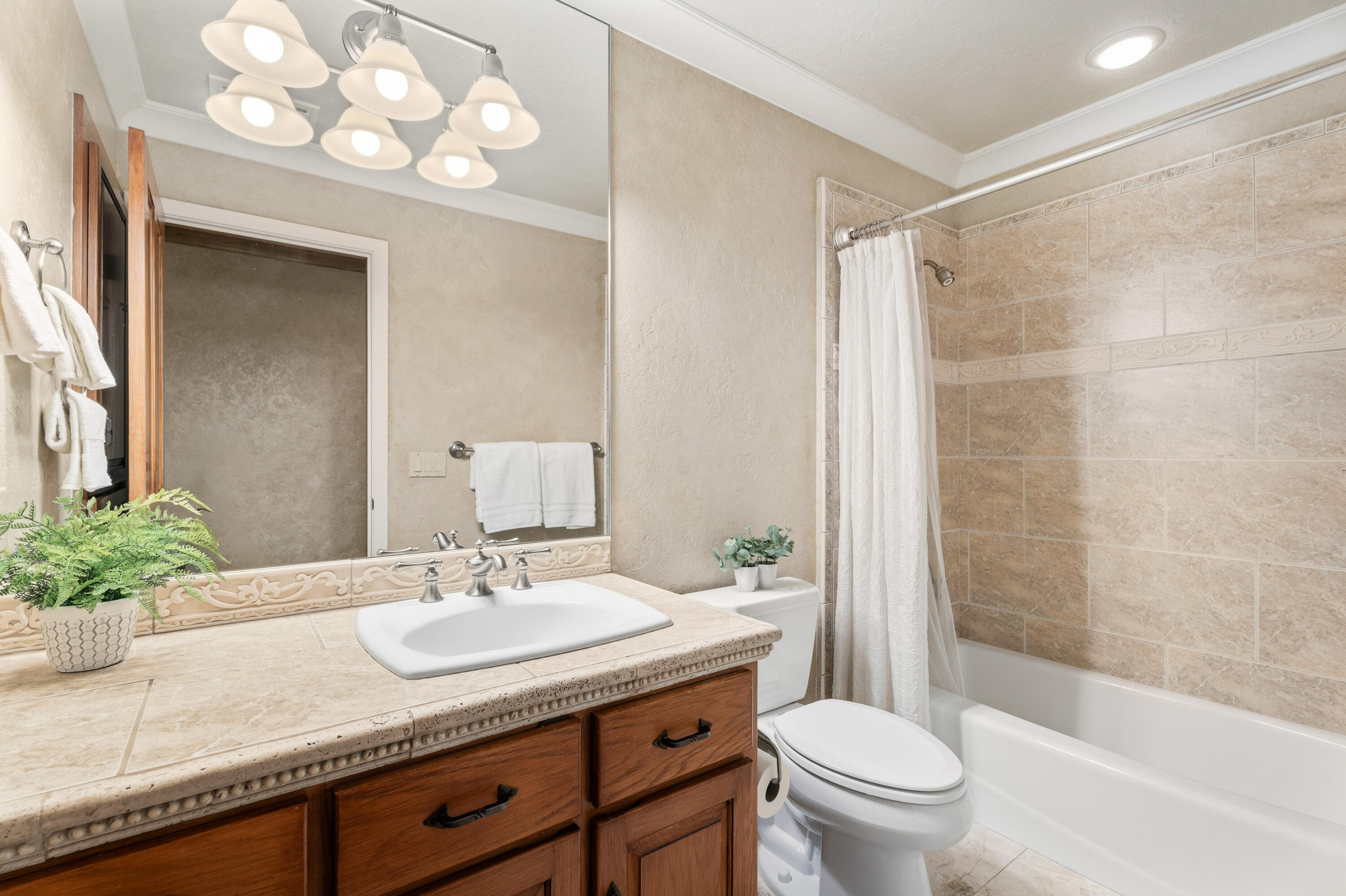 17995 North Course Lane, Unit 8 Sunriver, OR 97707 - Photo 28 of 44 full bath