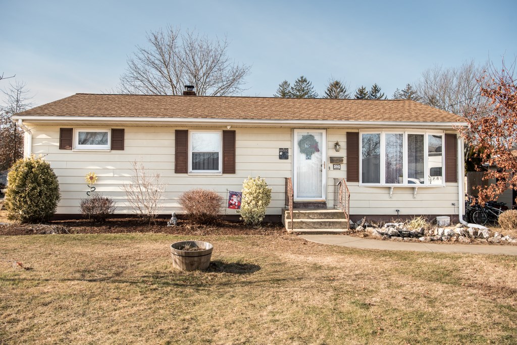 57 Crocus Street Warwick, RI 02886 - Photo 1 of 28 Gallery Image 1