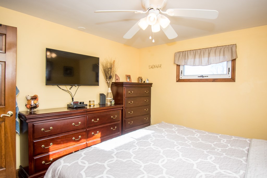 57 Crocus Street Warwick, RI 02886 - Photo 20 of 28 Gallery Image 20