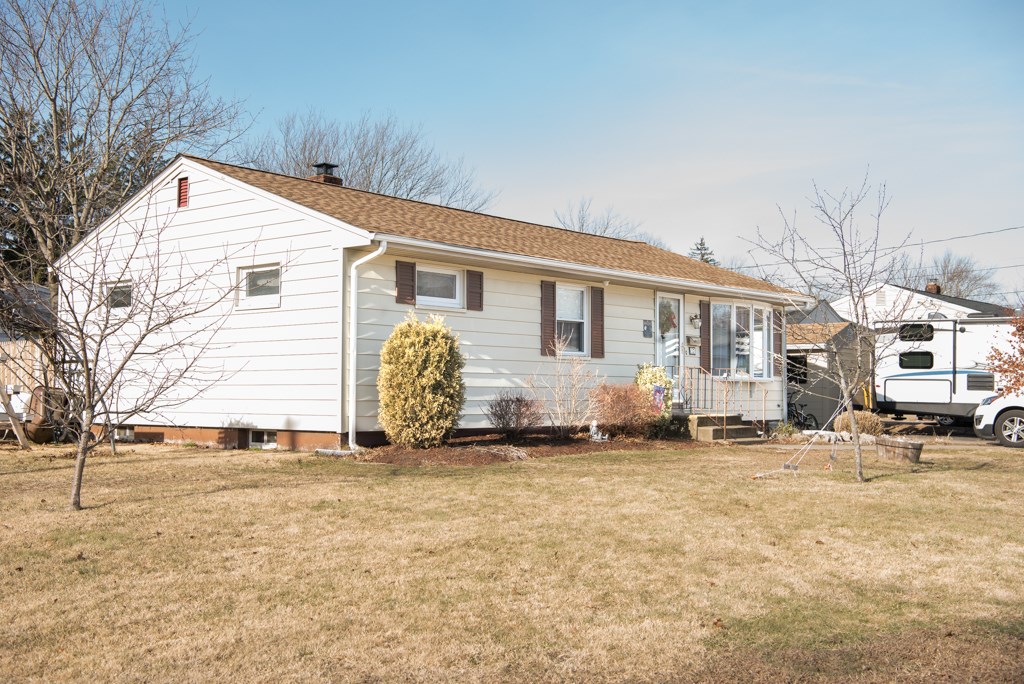 57 Crocus Street Warwick, RI 02886 - Photo 2 of 28 Gallery Image 2
