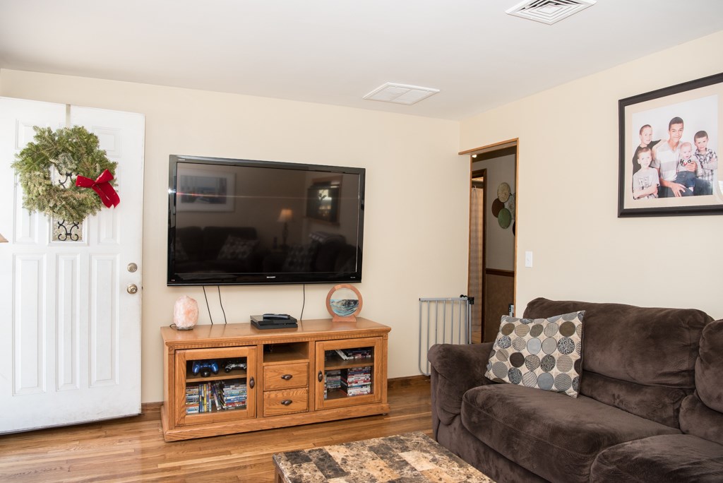57 Crocus Street Warwick, RI 02886 - Photo 9 of 28 Gallery Image 9