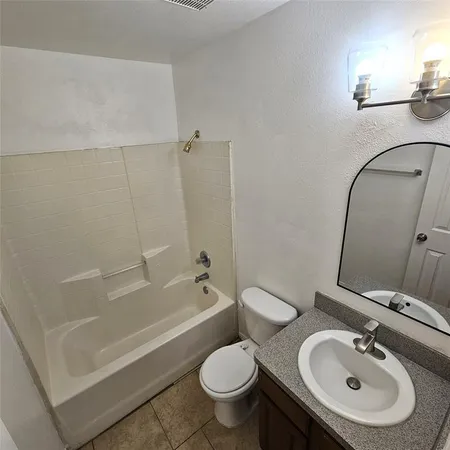 $1,500 | 1810 Wiseman Avenue, Fort Worth, TX 76105