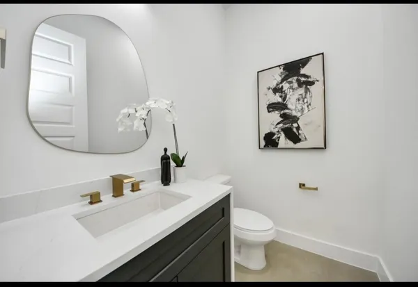 $2,000 | 7911 Lynette Street, Unit A, Houston, TX 77028