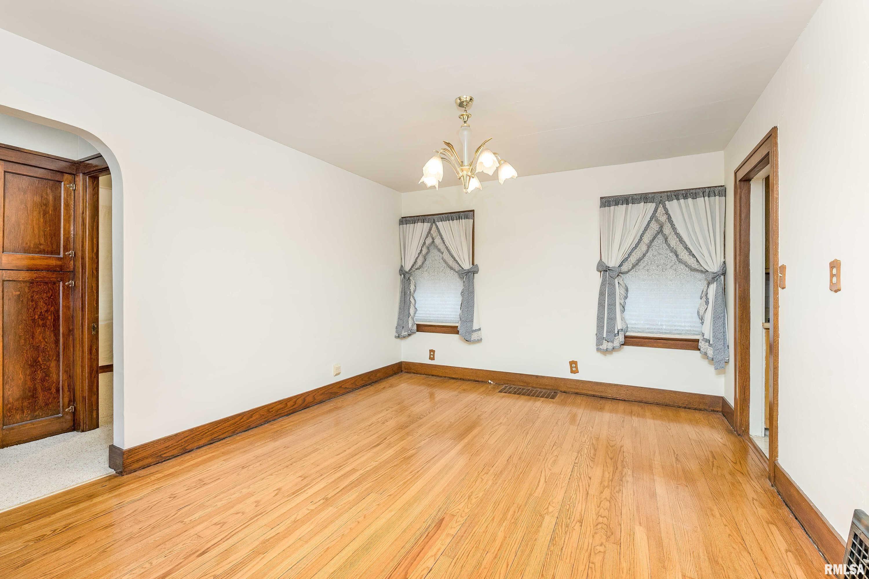 1508 Maple Lane Moline, IL 61265 - Photo 13 of 21 Gallery Image 13
