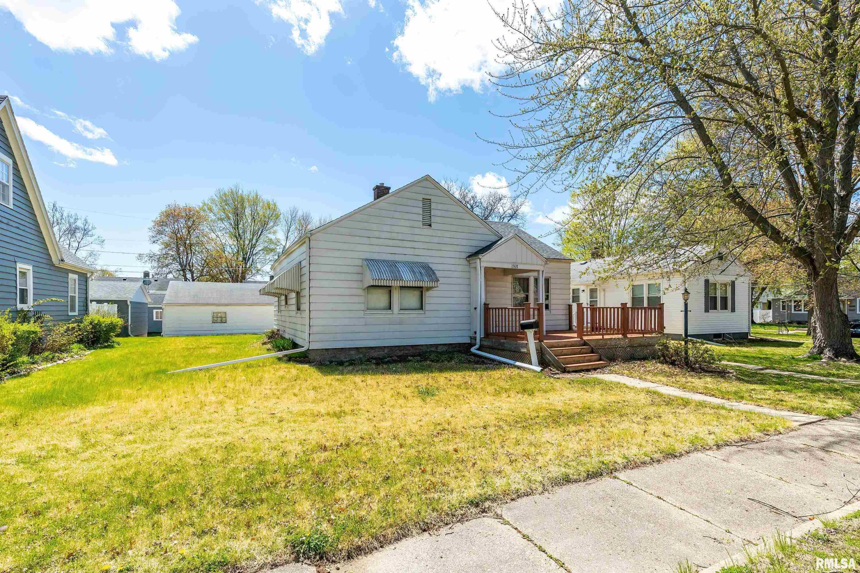 1508 Maple Lane Moline, IL 61265 - Photo 3 of 21 Gallery Image 3
