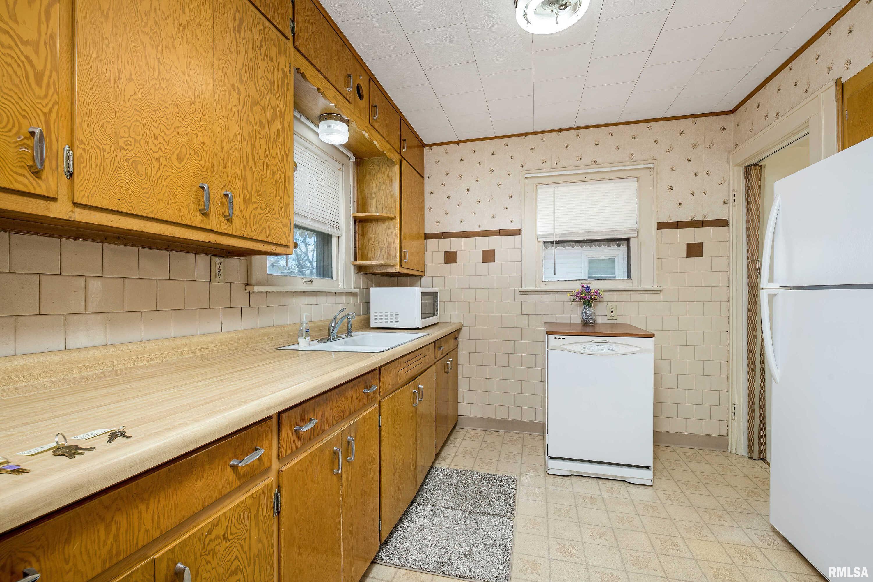 1508 Maple Lane Moline, IL 61265 - Photo 7 of 21 Gallery Image 7