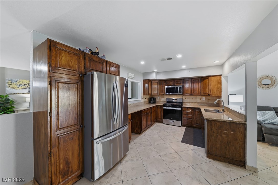 3068 South Topaz Road Las Vegas, NV 89121 - Photo 10 of 31