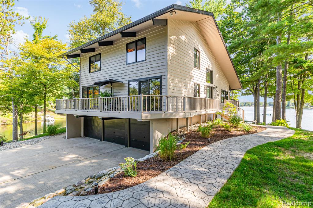 2380 Islanders Way Gladwin, MI 48624 - Photo 8 of 47